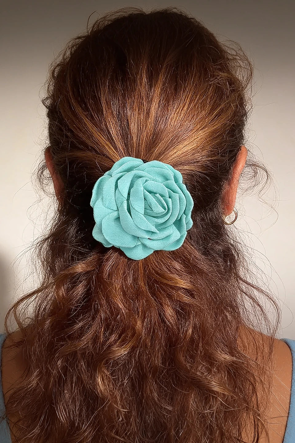 Pinza de pelo con flor azul