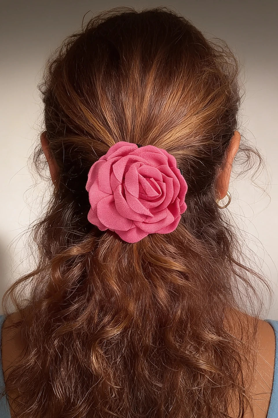 Pinza de pelo con flor rosa