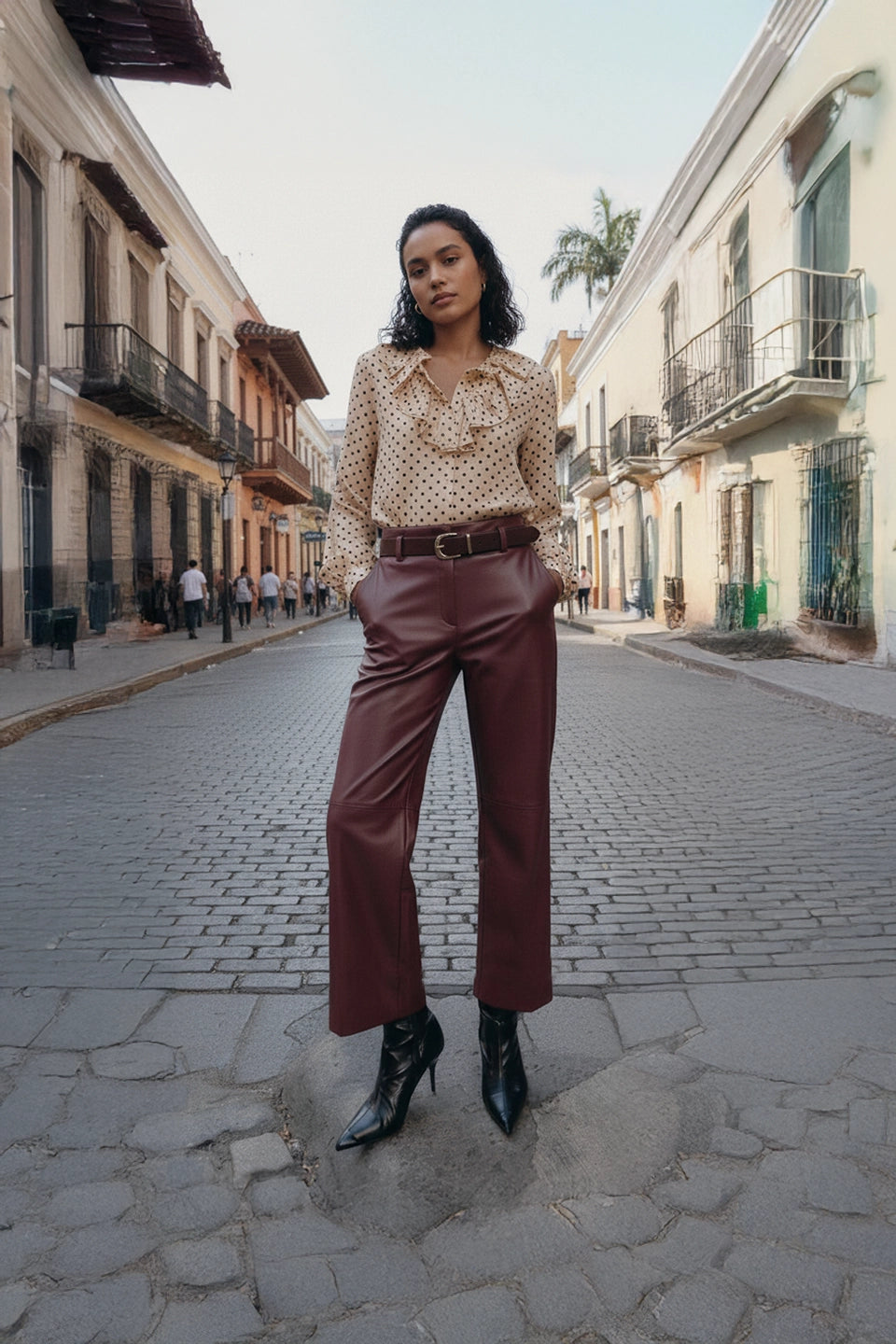 Camisa de lunares blanca