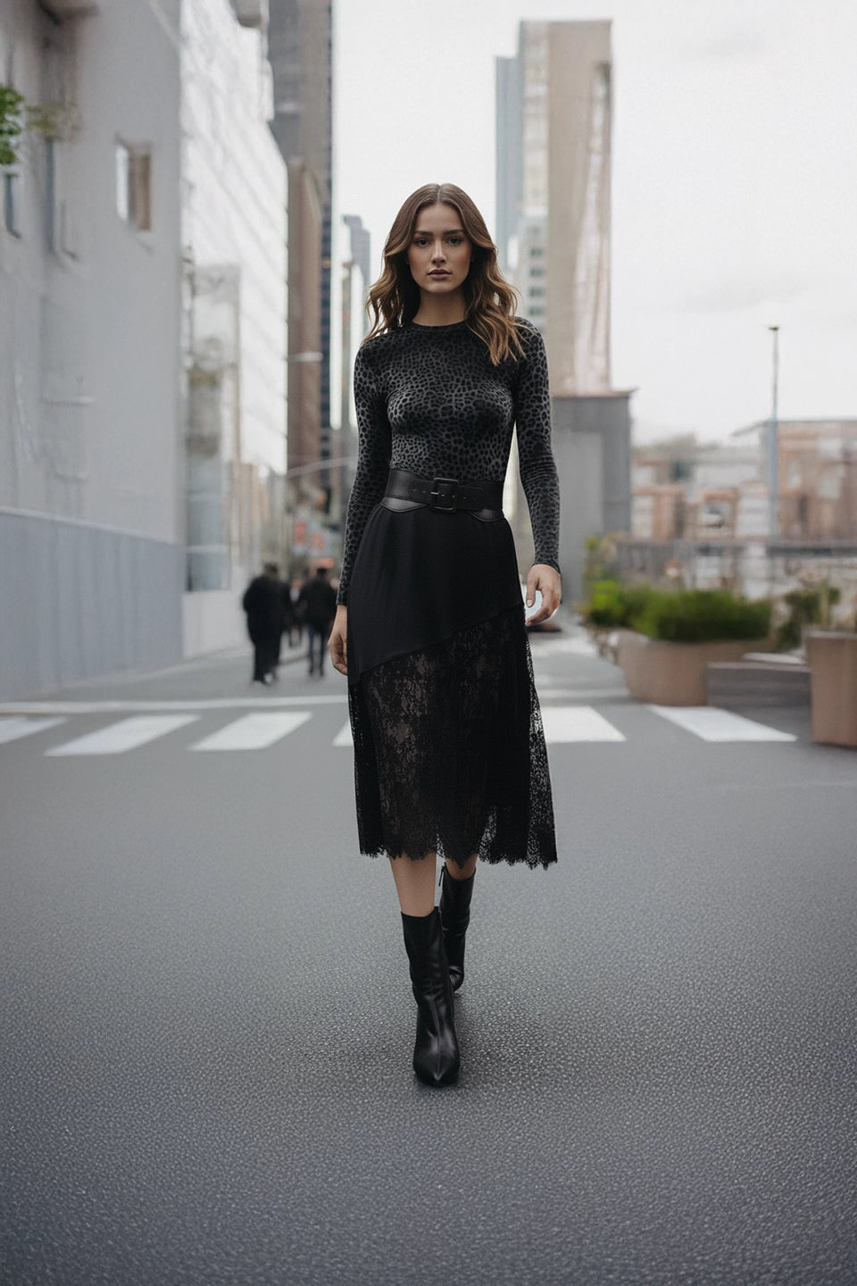 Falda encaje negra