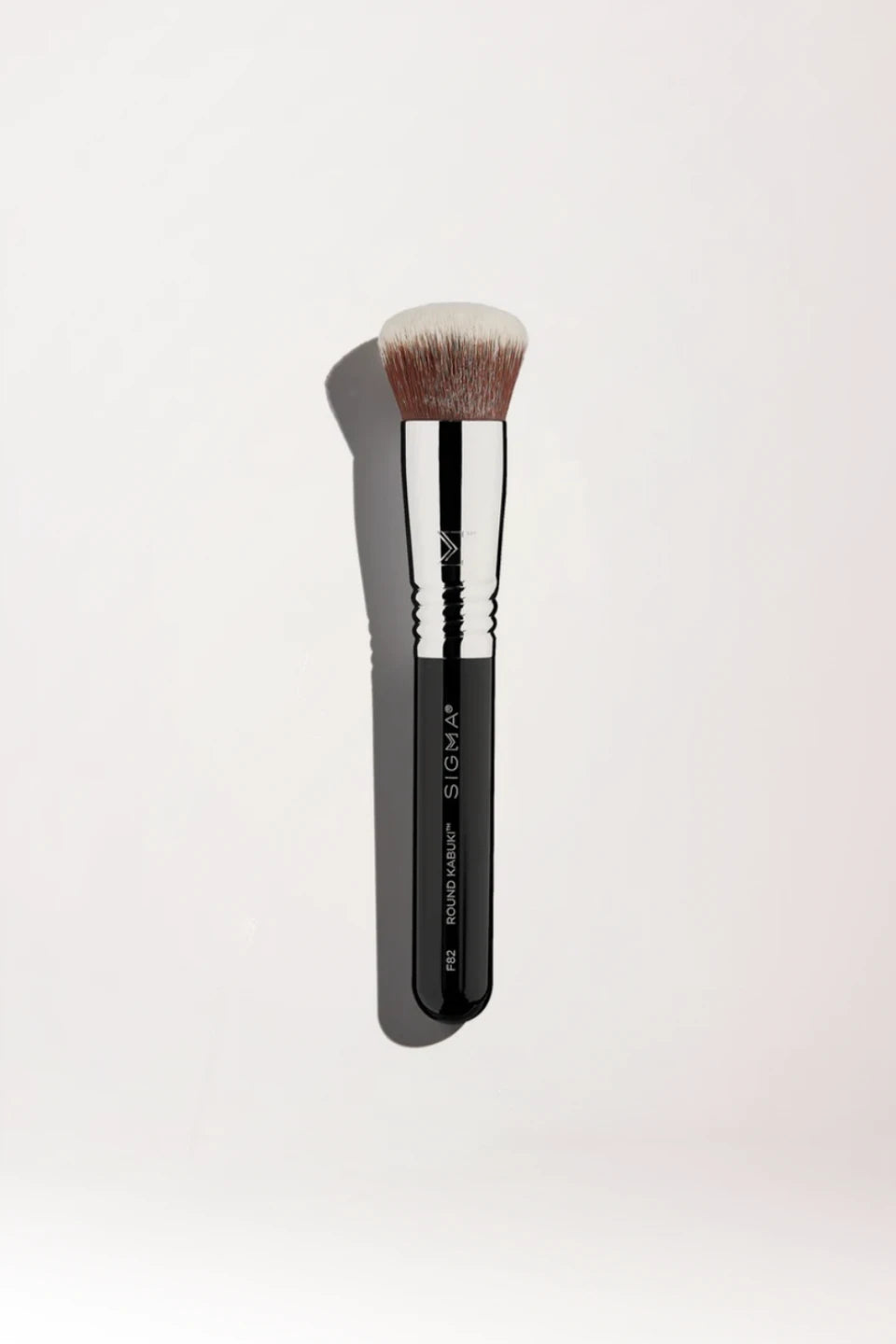 Brocha F82 Round Kabuki™  de Sigma Beauty