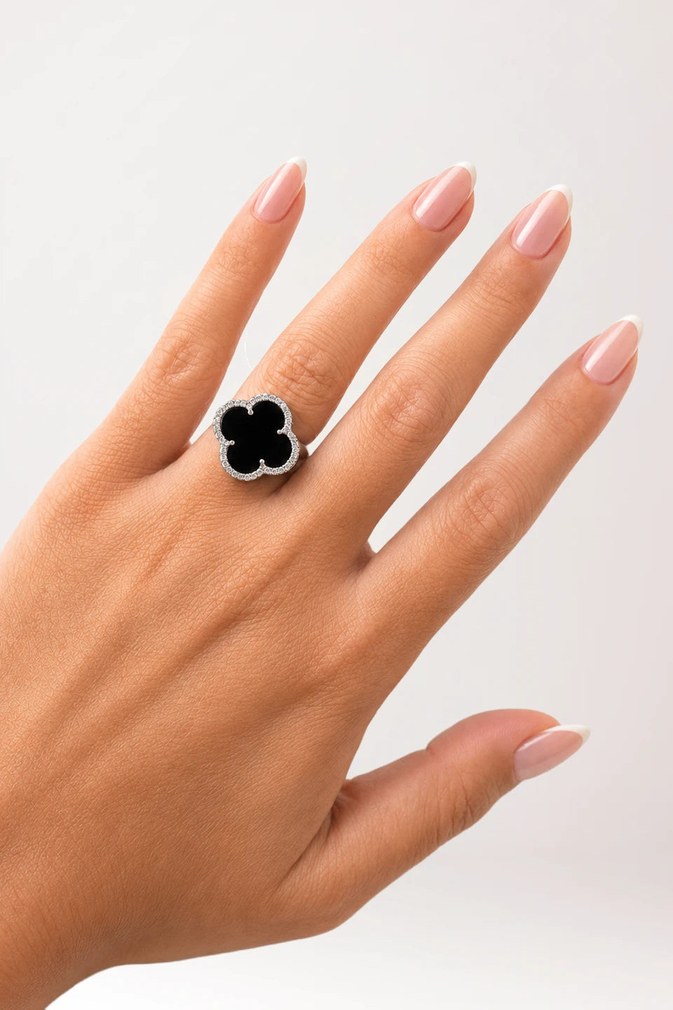 Anillo van cleef plata rodiada 925 en piedra negra