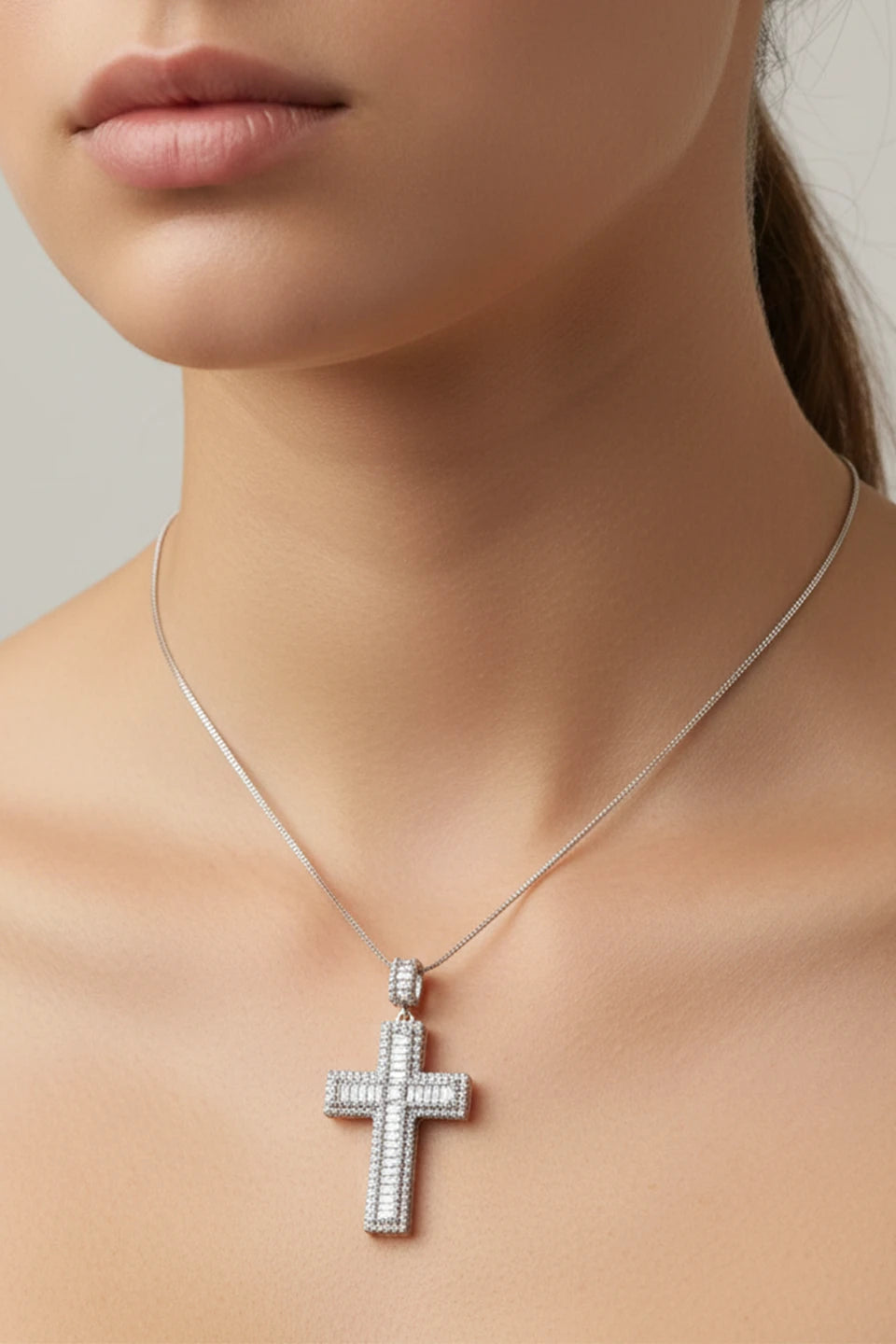Colgante cruz en piedras y circonitas plata de ley 925