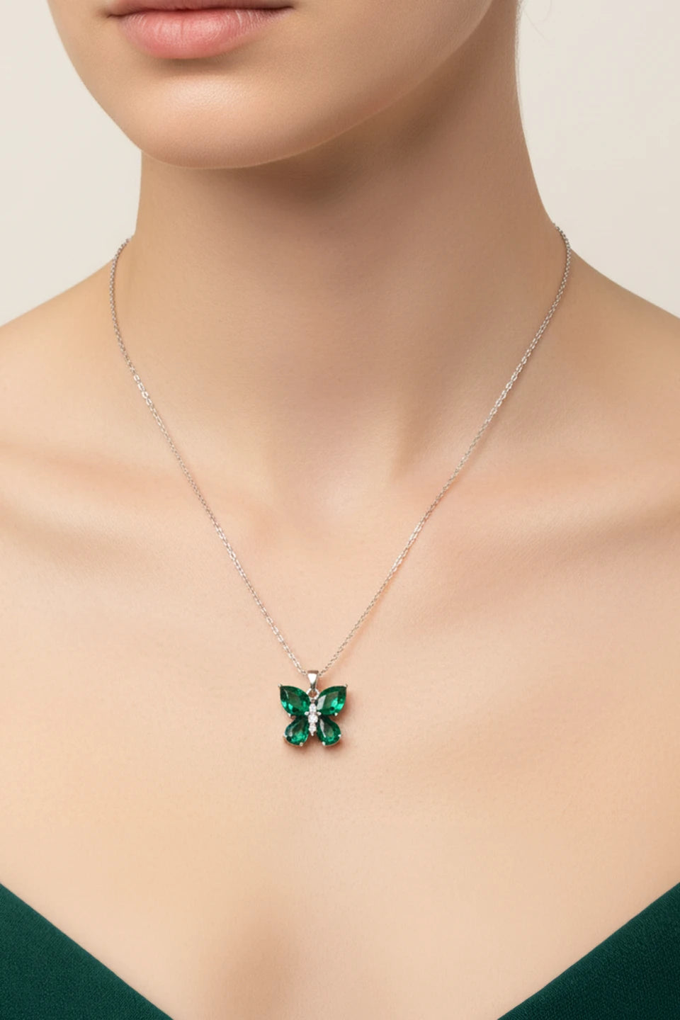 Gargantilla butterfly verde esmeralda en plata de ley 925