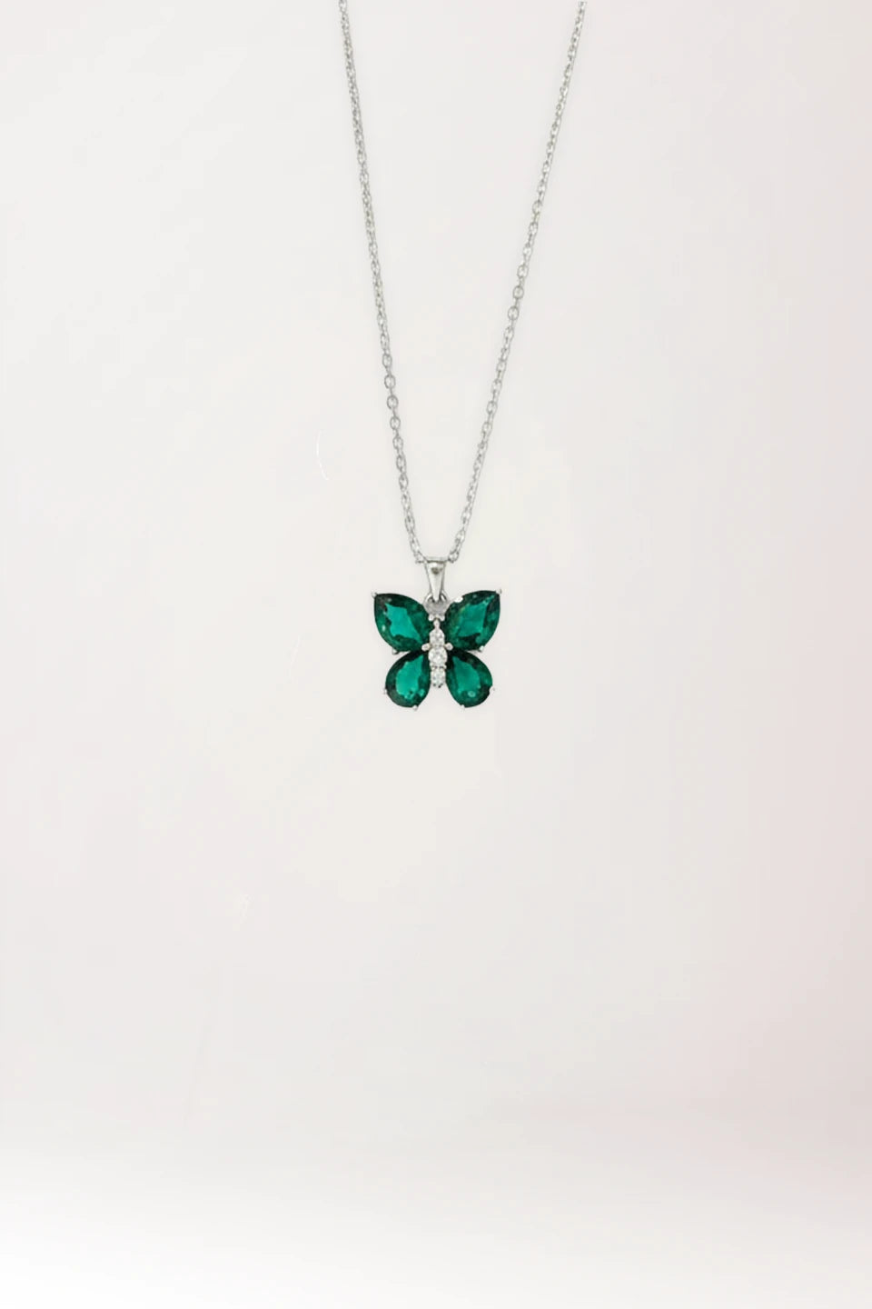 Gargantilla butterfly verde esmeralda en plata de ley 925