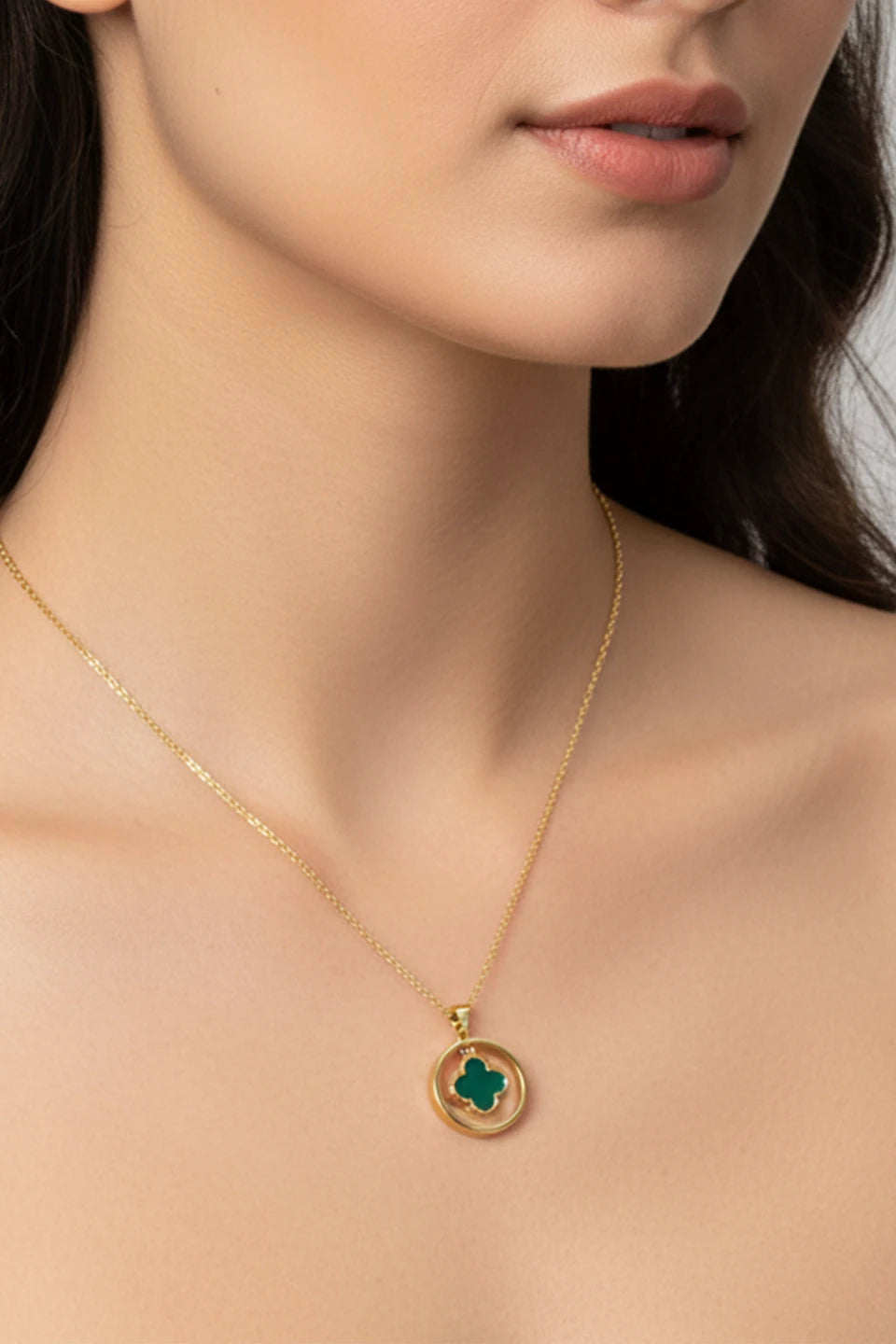 Gargantilla van cleef con trébol verde en plata de ley con baño de oro