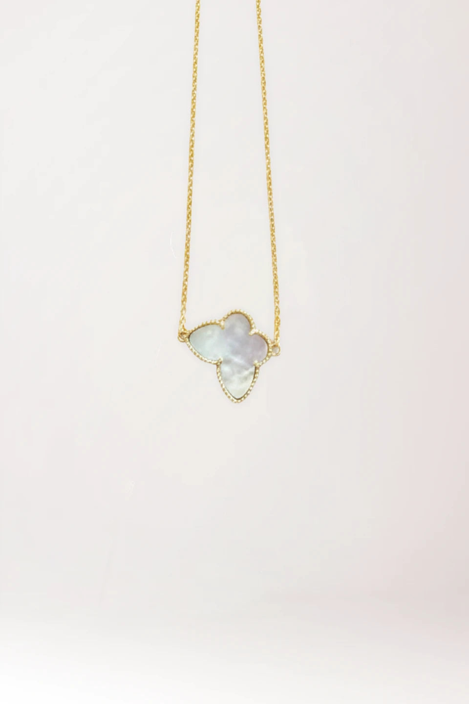 Gargantilla mariposa van cleef en plata de ley 925 con baño de oro