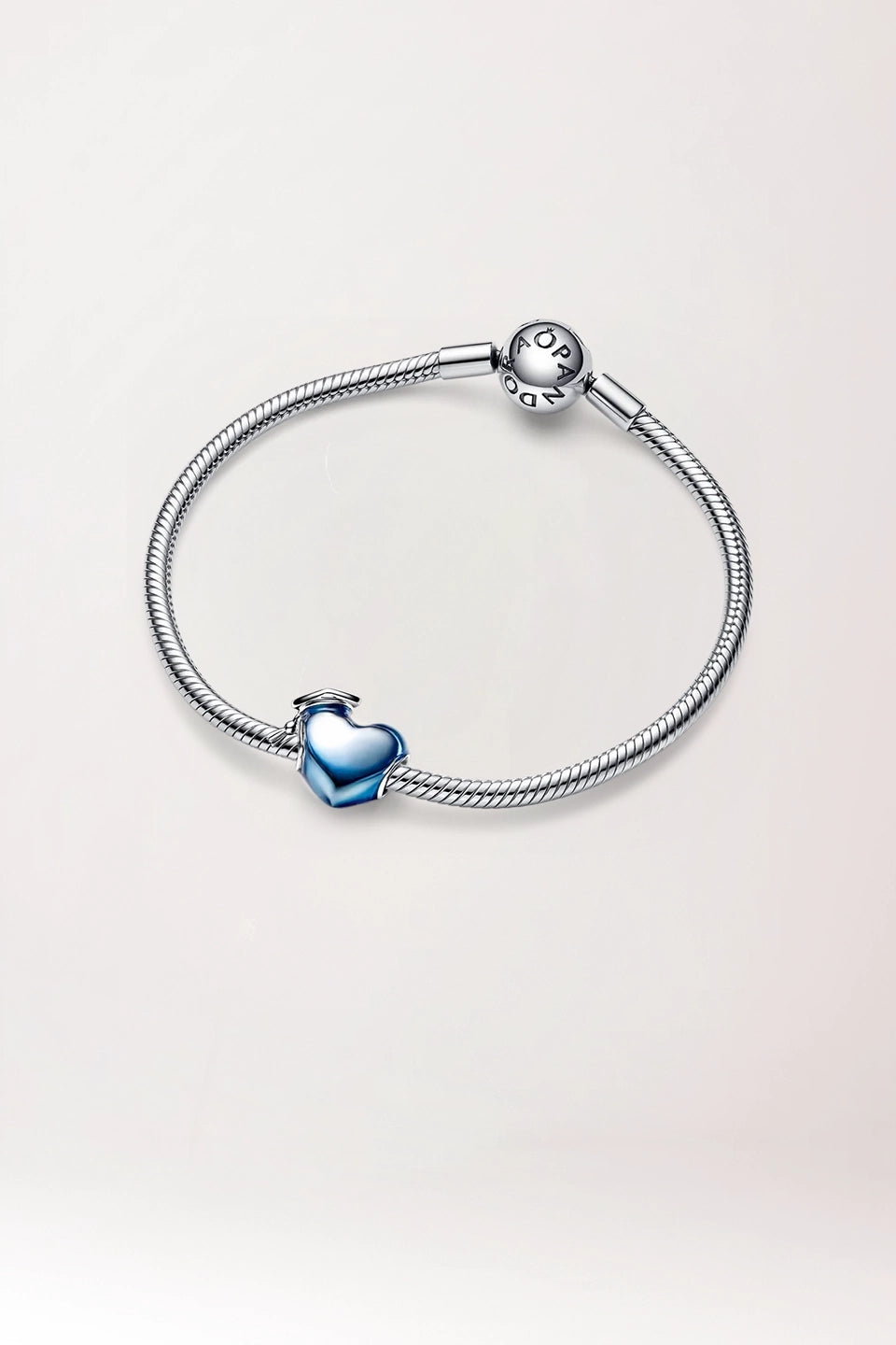 Charm birrete corazón azul