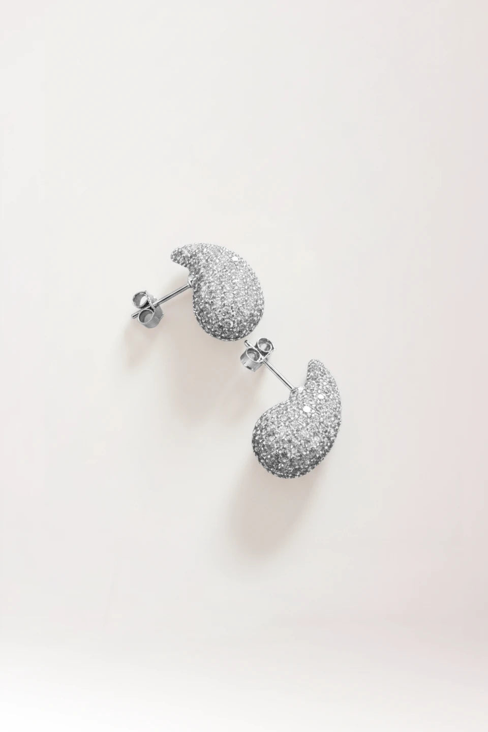 Pendientes gotas brillantes en plata de ley 925