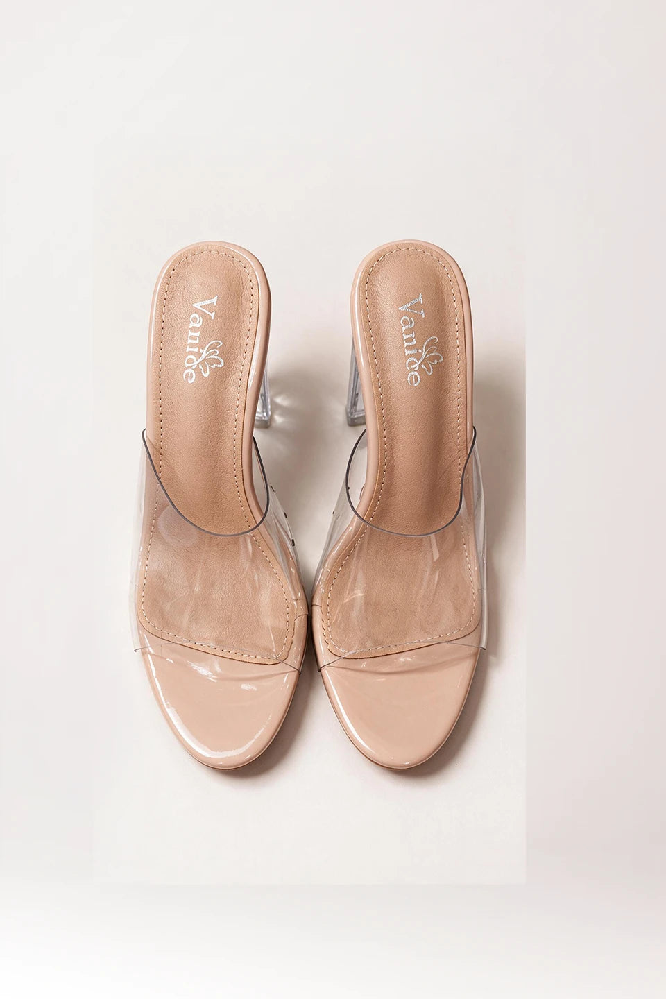 Sandalia camel con tacón transparente