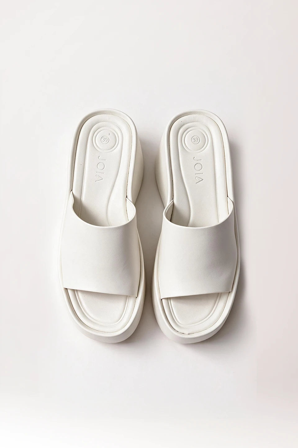 Sandalia con plataforma blanca